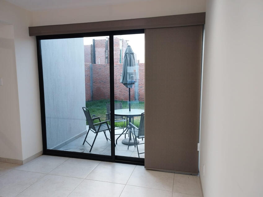 Se recorren lateralmente